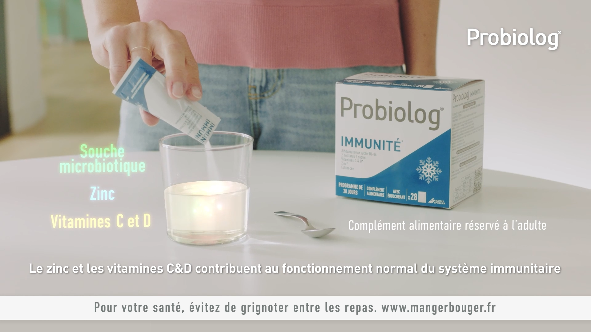 image issue d un spot tv montrant une jeune femme commençant une cure de probiotique