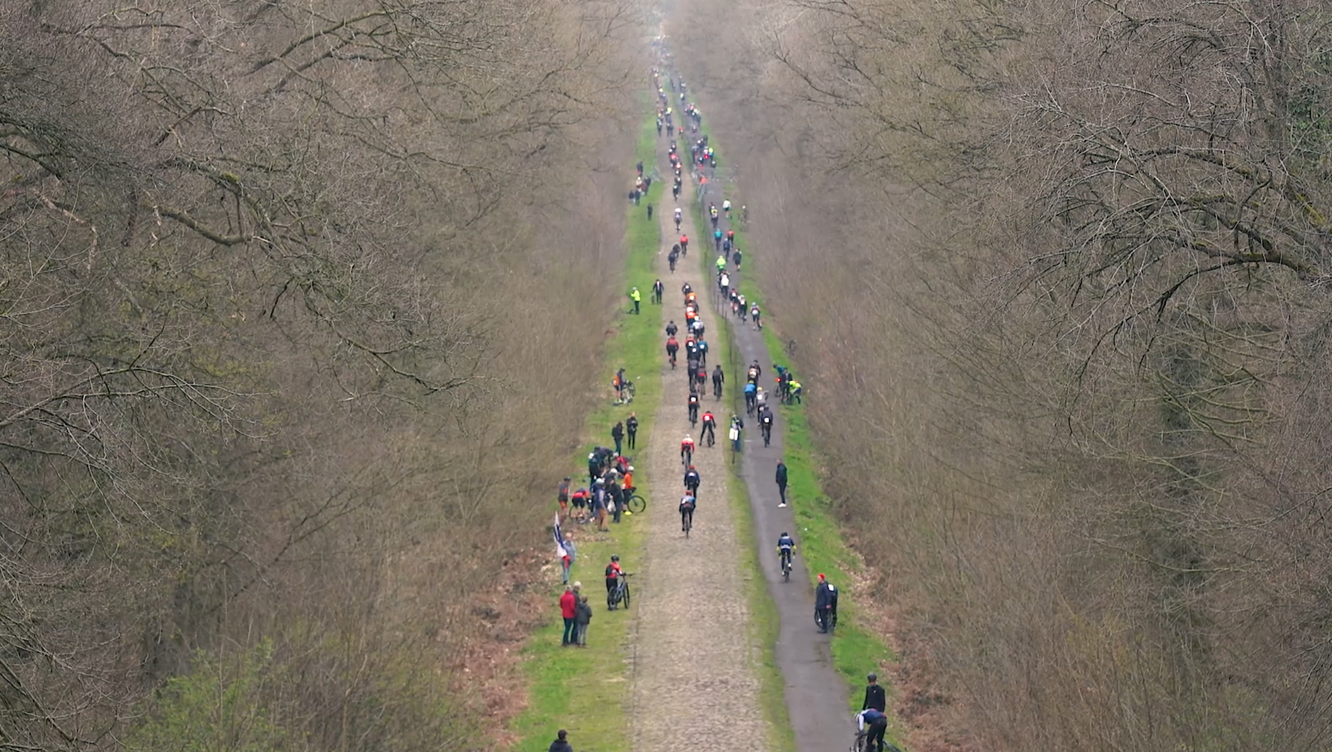 image issue d un reportage evenement sportif paris Roubaix avec coureur cycliste